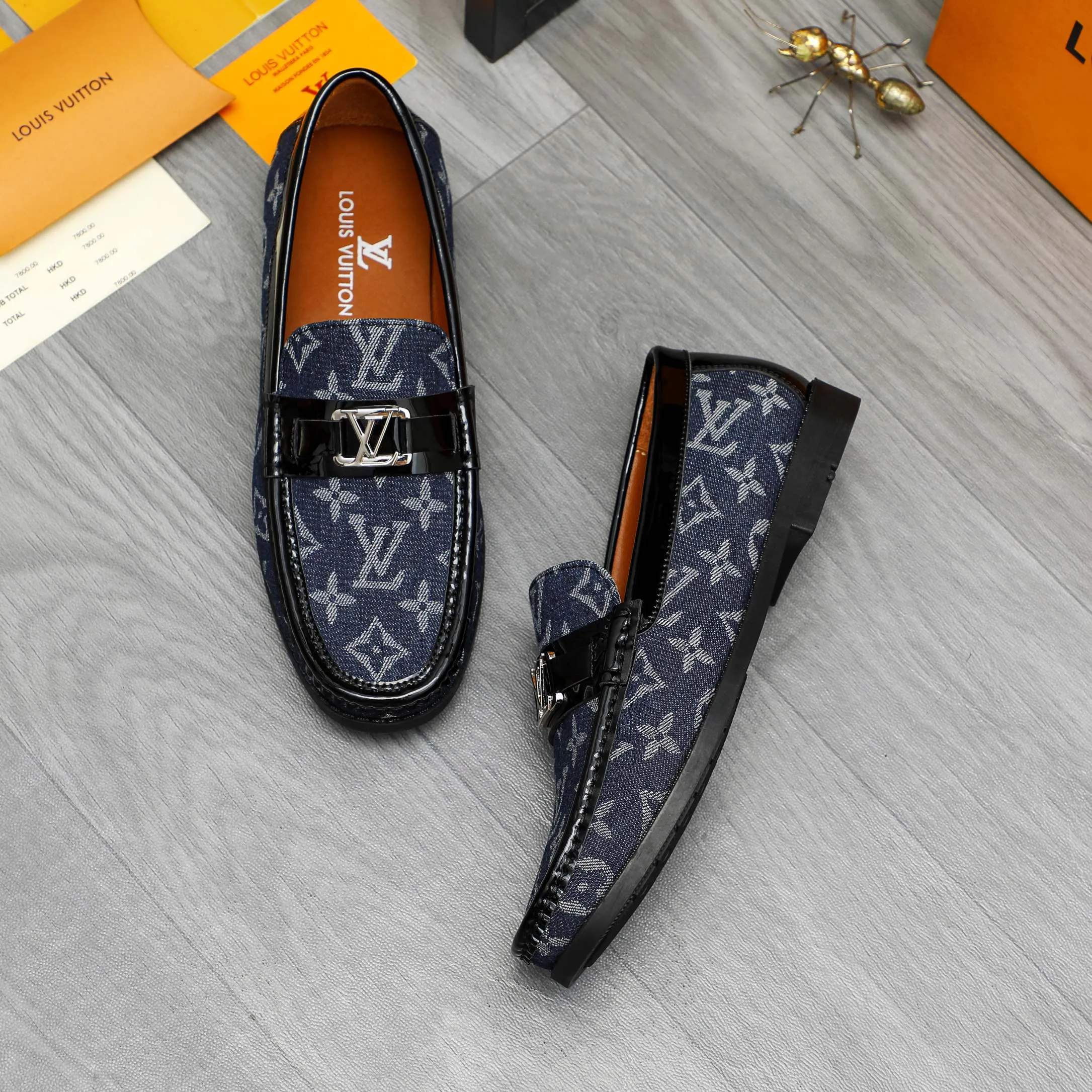 Men's shoes💰400 Product trademark: LV "Louis Vuitton" casual slip-on shoes Regular size: 38-45 (45 is custom-made and non-returnable) Product materials: Selected breathable fabric stitching upper, cowhide lining, rubber outsole